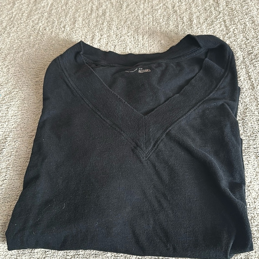Aerie v-neck t-shirt size L